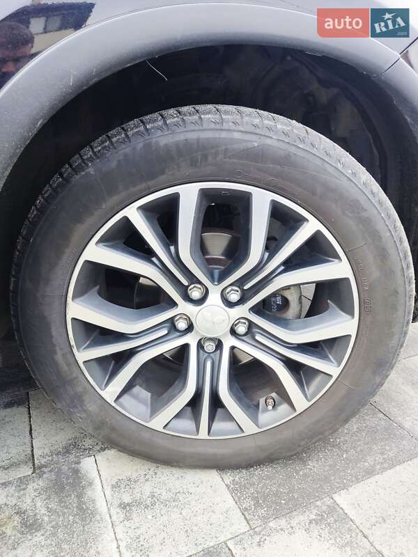 Внедорожник / Кроссовер Mitsubishi Outlander 2016 в Киеве