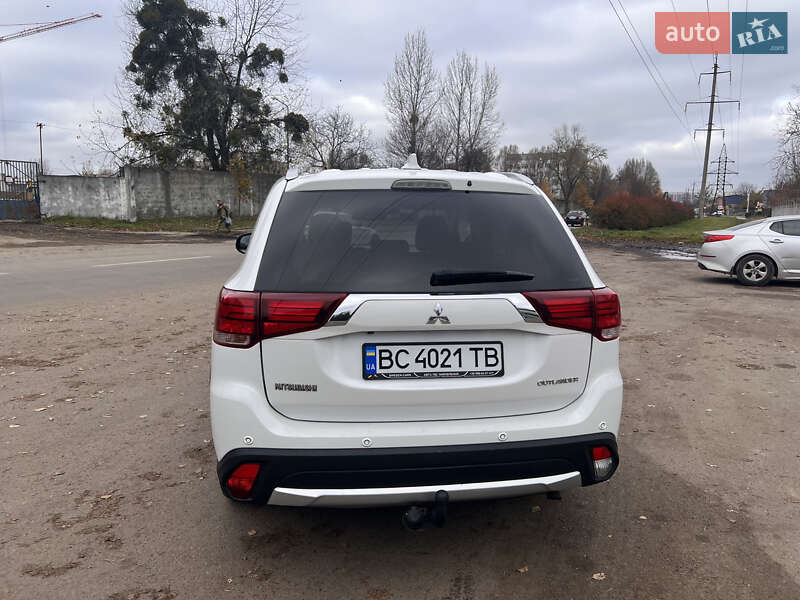 Внедорожник / Кроссовер Mitsubishi Outlander 2016 в Львове