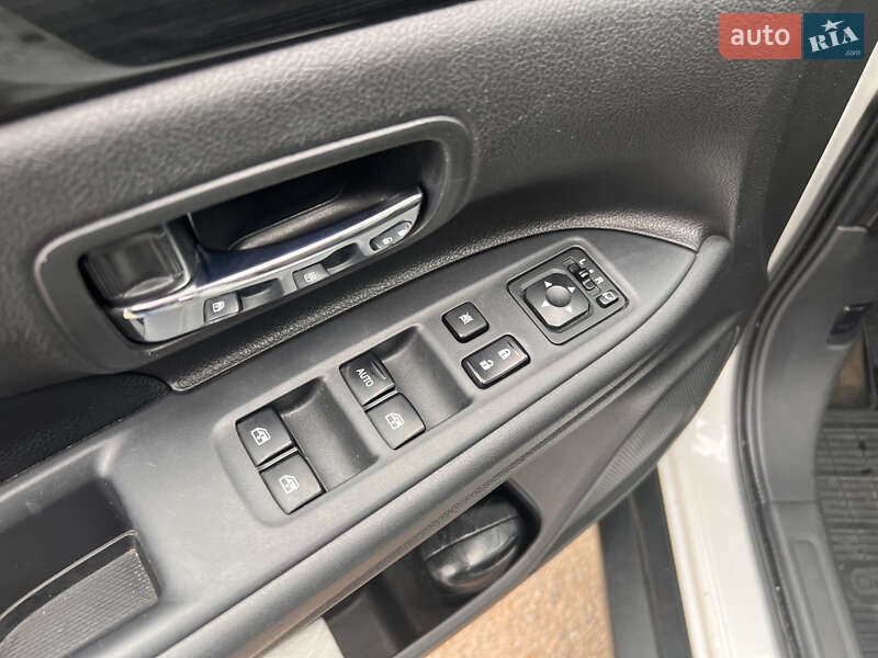 Внедорожник / Кроссовер Mitsubishi Outlander 2016 в Львове