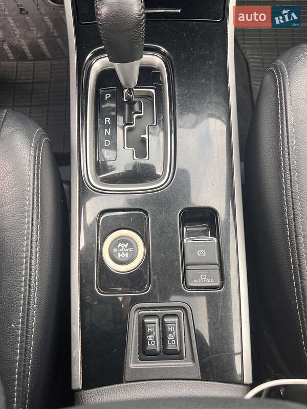 Внедорожник / Кроссовер Mitsubishi Outlander 2016 в Львове