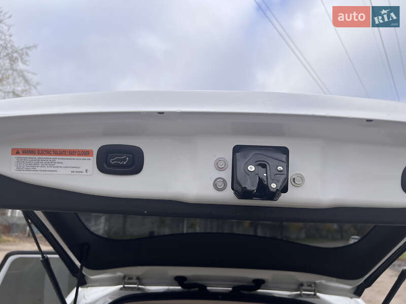 Внедорожник / Кроссовер Mitsubishi Outlander 2016 в Львове