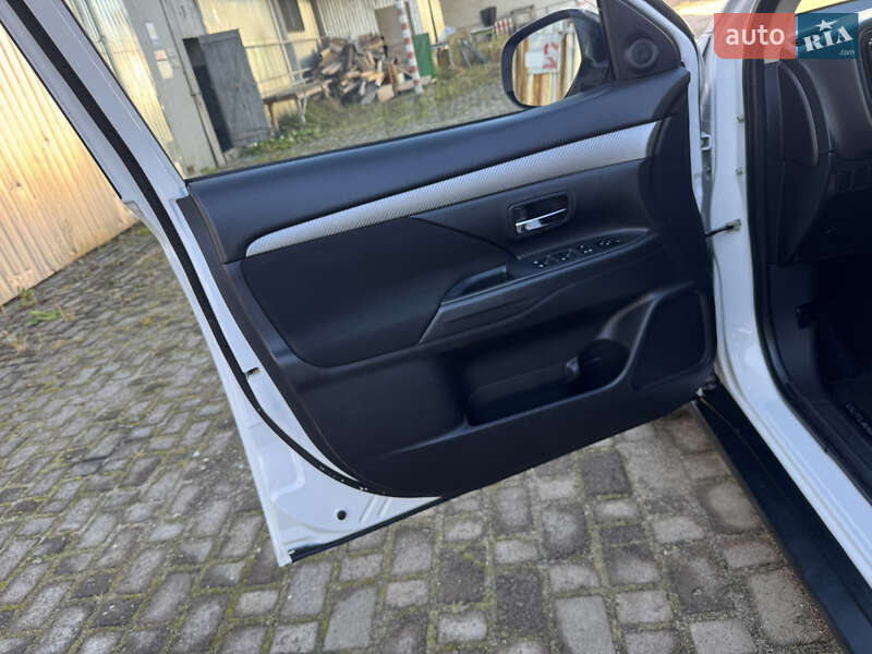 Позашляховик / Кросовер Mitsubishi Outlander 2016 в Ковелі фото 37 Позашляховик / Кросовер Mitsubishi Outlander 2016 в Ковелі