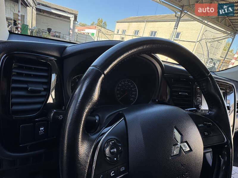 Позашляховик / Кросовер Mitsubishi Outlander 2016 в Ковелі фото 40 Позашляховик / Кросовер Mitsubishi Outlander 2016 в Ковелі