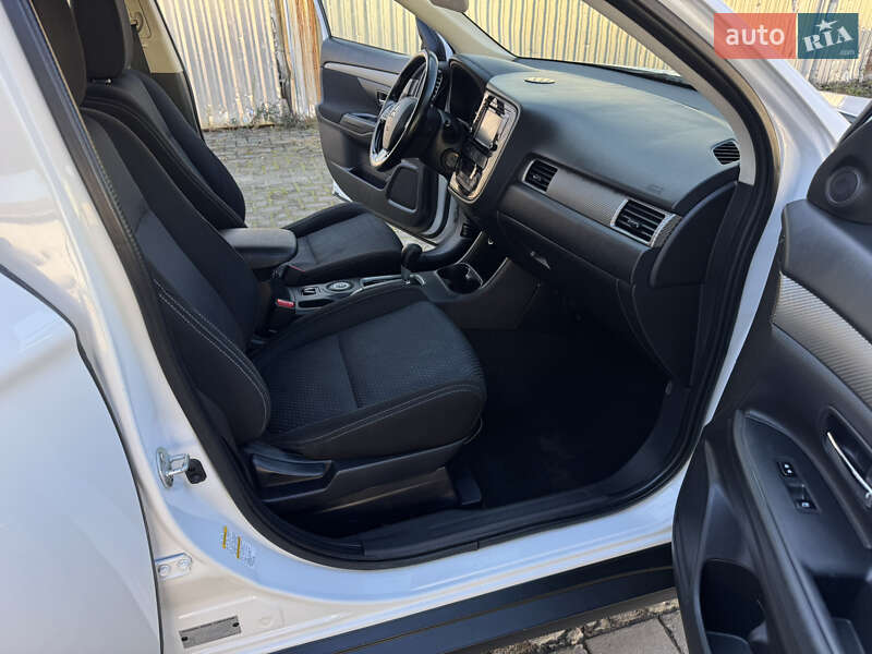 Позашляховик / Кросовер Mitsubishi Outlander 2016 в Ковелі фото 46 Позашляховик / Кросовер Mitsubishi Outlander 2016 в Ковелі