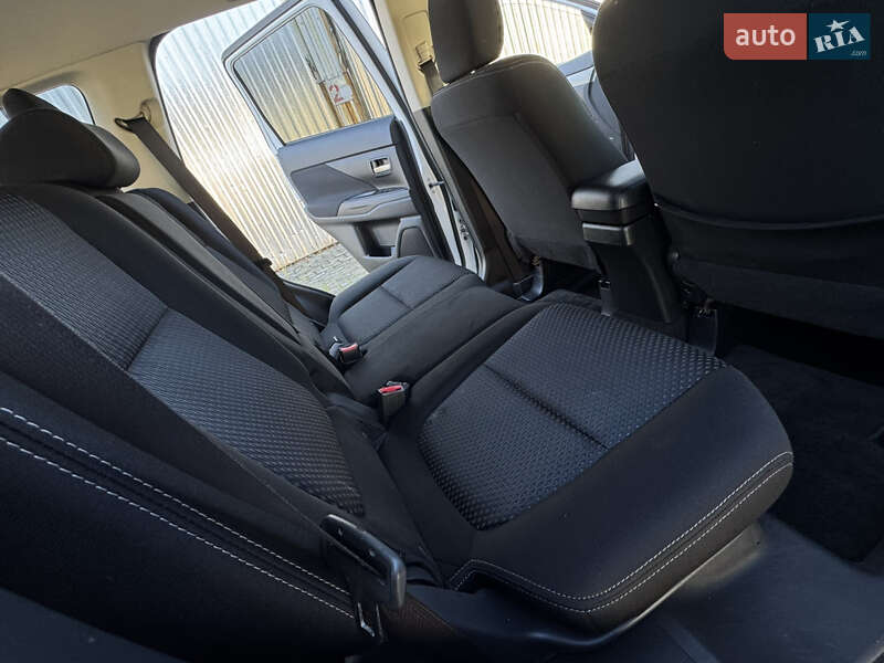 Позашляховик / Кросовер Mitsubishi Outlander 2016 в Ковелі фото 52 Позашляховик / Кросовер Mitsubishi Outlander 2016 в Ковелі