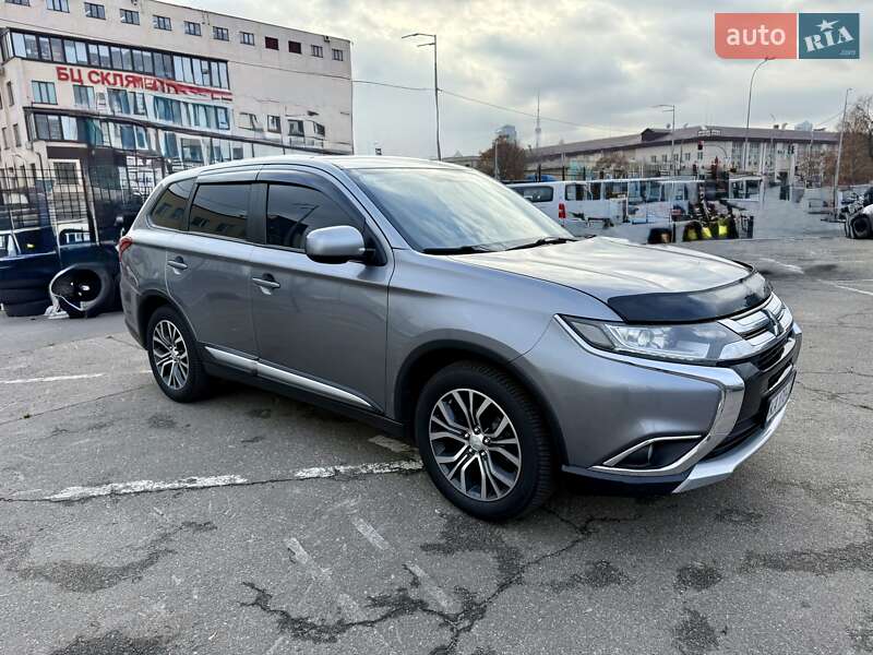 Внедорожник / Кроссовер Mitsubishi Outlander 2020 в Киеве