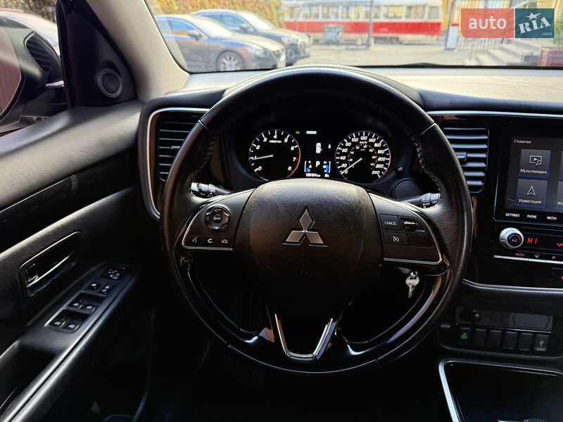Внедорожник / Кроссовер Mitsubishi Outlander 2020 в Киеве
