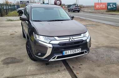 Позашляховик / Кросовер Mitsubishi Outlander 2021 в Києві