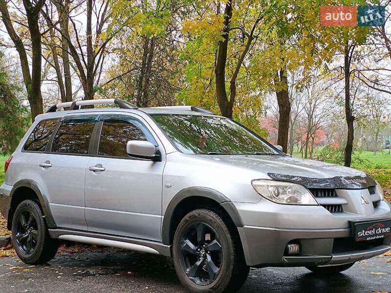 Внедорожник / Кроссовер Mitsubishi Outlander 2005 в Николаеве