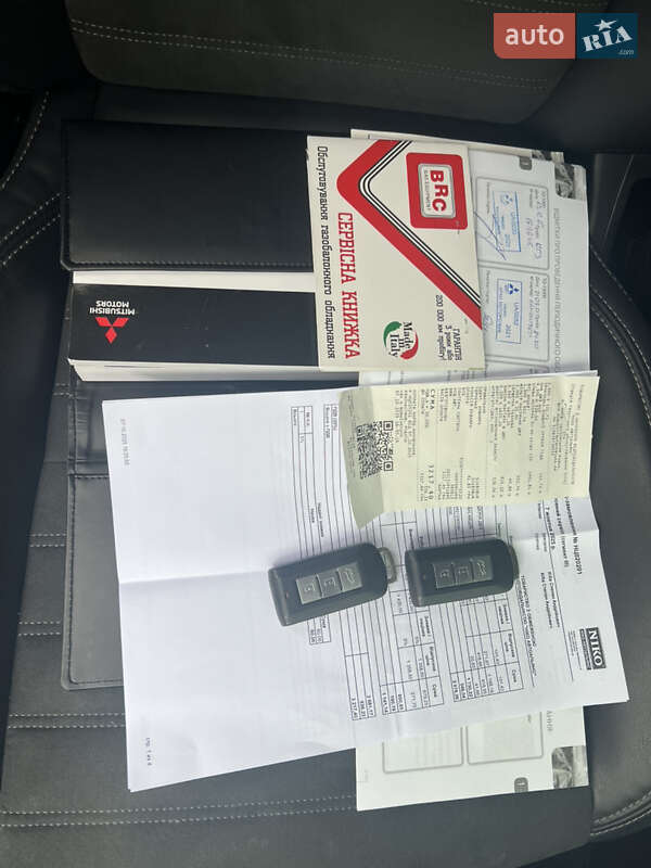 Позашляховик / Кросовер Mitsubishi Outlander 2020 в Києві