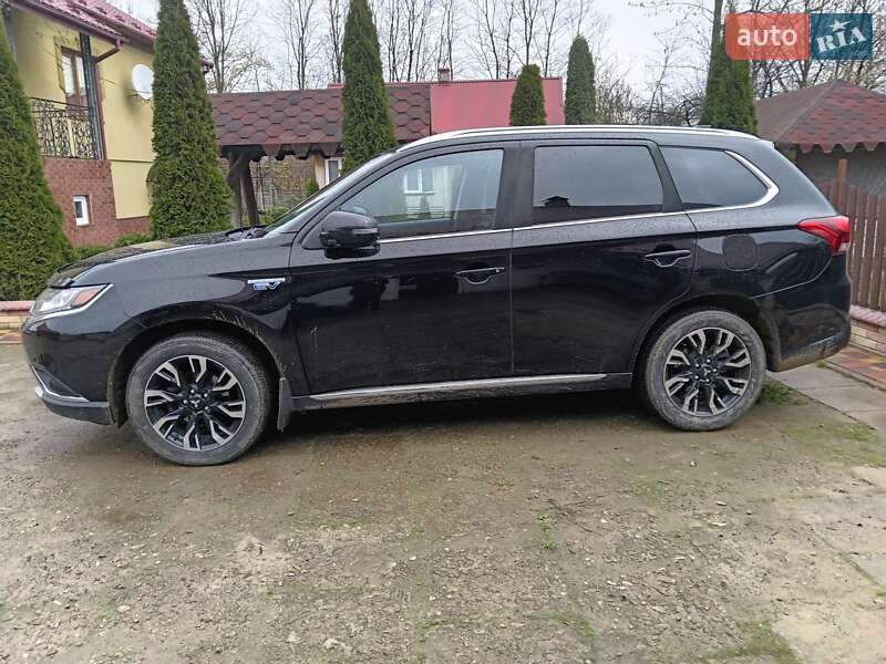 Внедорожник / Кроссовер Mitsubishi Outlander 2018 в Львове