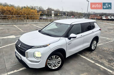 Позашляховик / Кросовер Mitsubishi Outlander 2023 в Києві