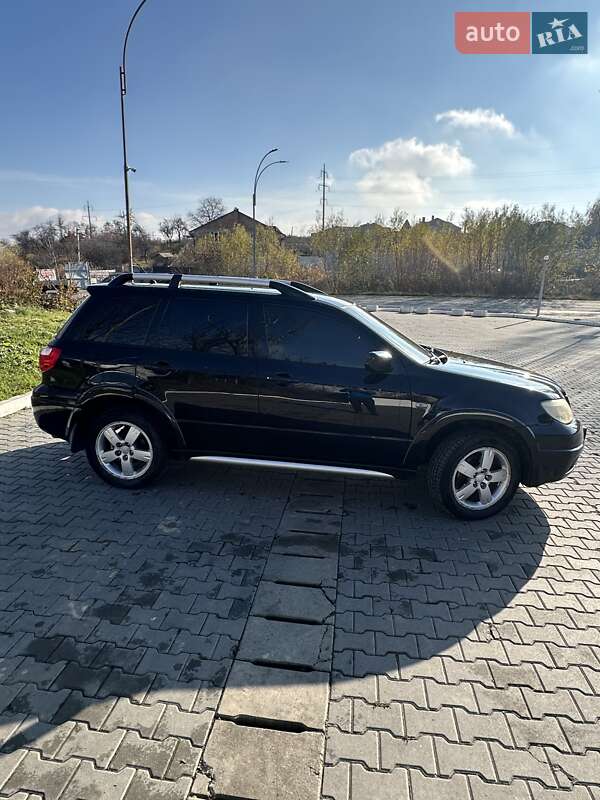 Внедорожник / Кроссовер Mitsubishi Outlander 2005 в Черновцах фото 5 Внедорожник / Кроссовер Mitsubishi Outlander 2005 в Черновцах