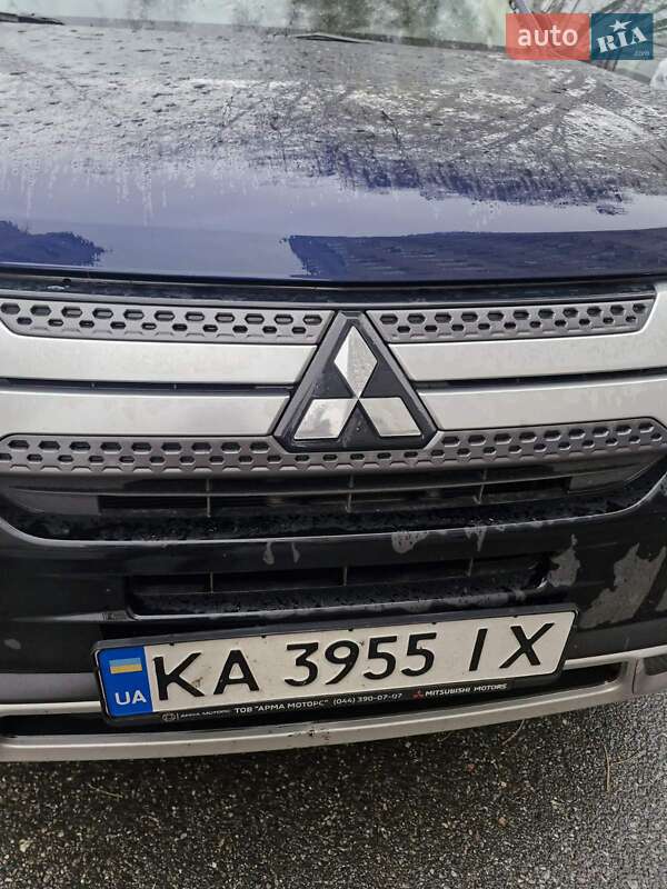 Позашляховик / Кросовер Mitsubishi Outlander 2022 в Києві