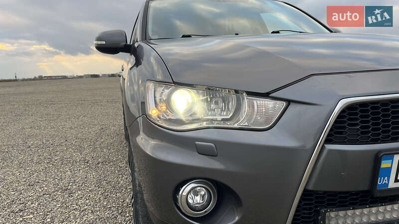 Внедорожник / Кроссовер Mitsubishi Outlander 2012 в Тернополе