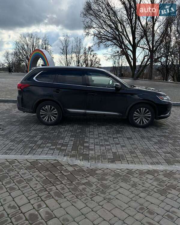 Внедорожник / Кроссовер Mitsubishi Outlander 2018 в Львове фото 4 Внедорожник / Кроссовер Mitsubishi Outlander 2018 в Львове