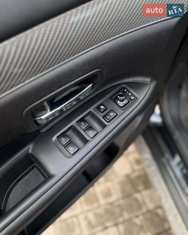 Внедорожник / Кроссовер Mitsubishi Outlander 2018 в Львове фото 13 Внедорожник / Кроссовер Mitsubishi Outlander 2018 в Львове