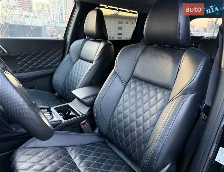 Позашляховик / Кросовер Mitsubishi Outlander 2023 в Кривому Розі