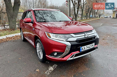 Внедорожник / Кроссовер Mitsubishi Outlander 2021 в Черкассах