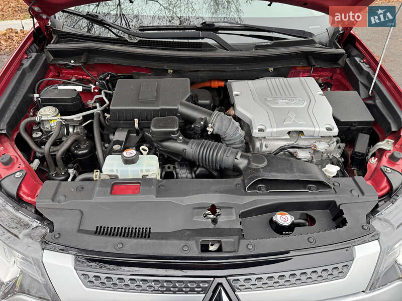 Позашляховик / Кросовер Mitsubishi Outlander 2021 в Черкасах