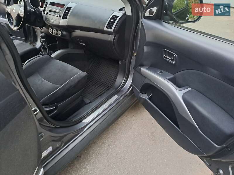 Внедорожник / Кроссовер Mitsubishi Outlander 2009 в Запорожье