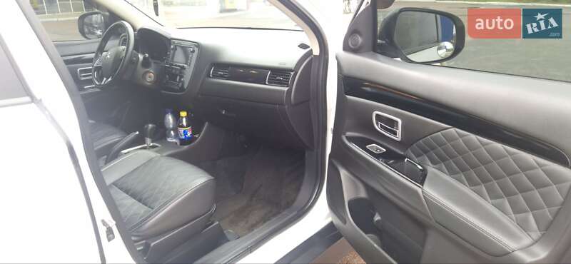 Позашляховик / Кросовер Mitsubishi Outlander 2015 в Житомирі фото 13 Позашляховик / Кросовер Mitsubishi Outlander 2015 в Житомирі