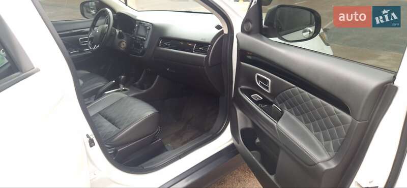 Позашляховик / Кросовер Mitsubishi Outlander 2015 в Житомирі фото 17 Позашляховик / Кросовер Mitsubishi Outlander 2015 в Житомирі