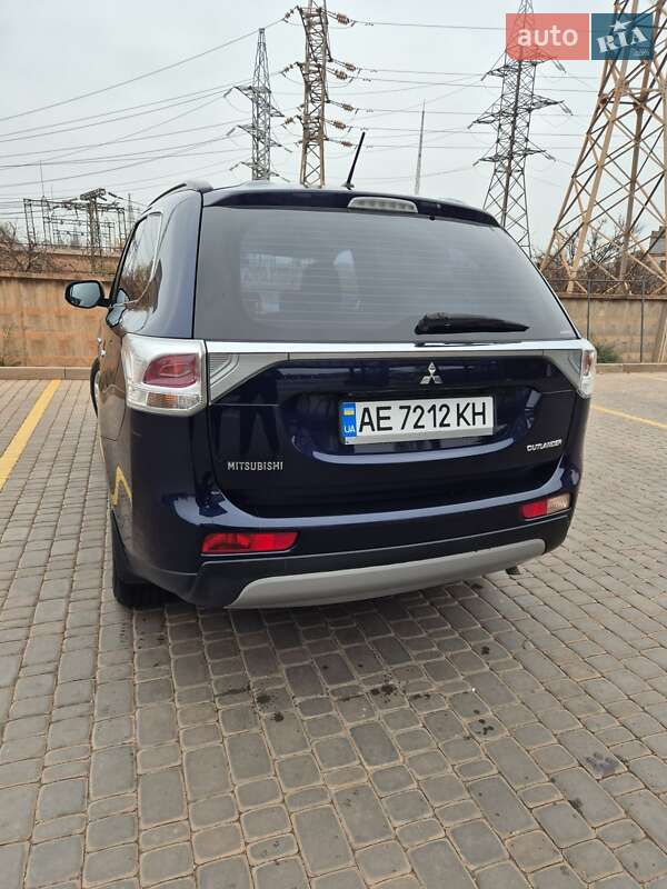 Внедорожник / Кроссовер Mitsubishi Outlander 2013 в Кривом Роге