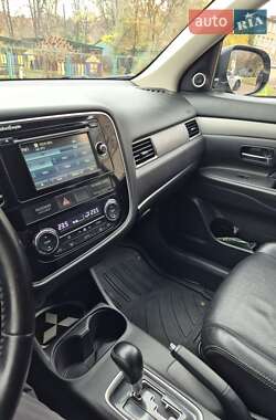 Внедорожник / Кроссовер Mitsubishi Outlander 2013 в Кривом Роге