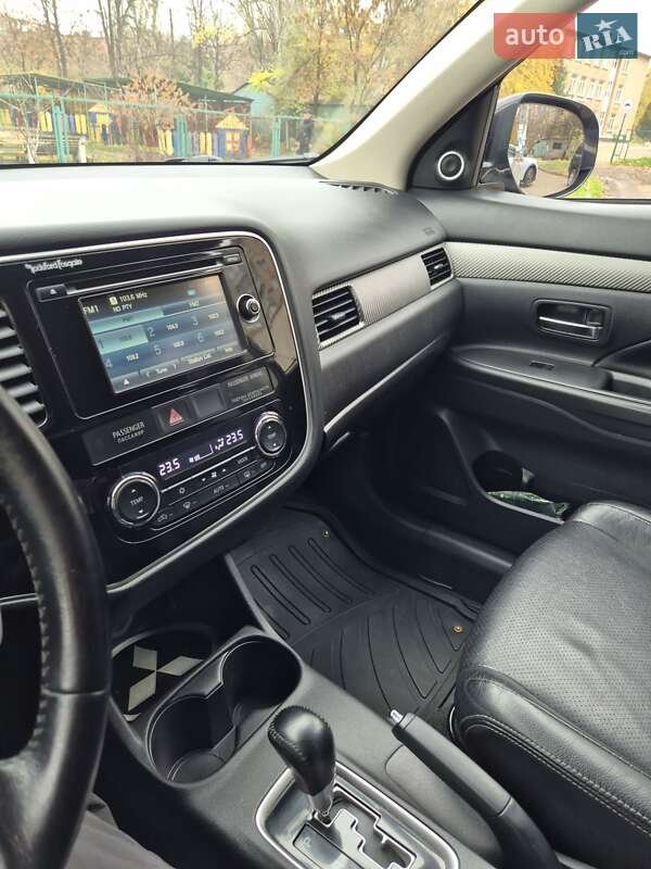 Внедорожник / Кроссовер Mitsubishi Outlander 2013 в Кривом Роге