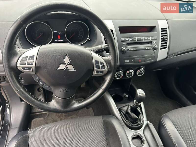 Позашляховик / Кросовер Mitsubishi Outlander 2011 в Луцьку фото 10 Позашляховик / Кросовер Mitsubishi Outlander 2011 в Луцьку