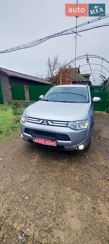 Внедорожник / Кроссовер Mitsubishi Outlander 2012 в Белгороде-Днестровском