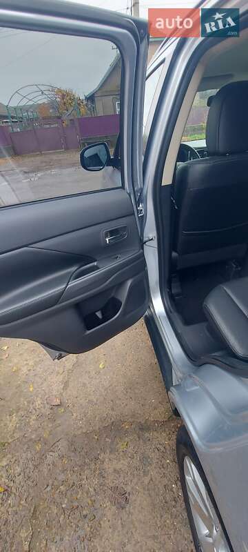 Внедорожник / Кроссовер Mitsubishi Outlander 2012 в Белгороде-Днестровском