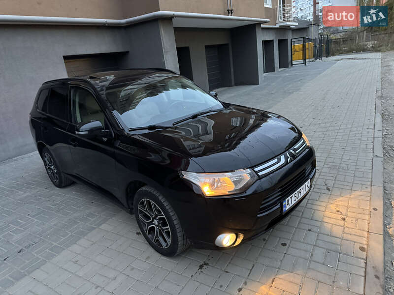 Внедорожник / Кроссовер Mitsubishi Outlander 2013 в Ивано-Франковске фото 8 Внедорожник / Кроссовер Mitsubishi Outlander 2013 в Ивано-Франковске