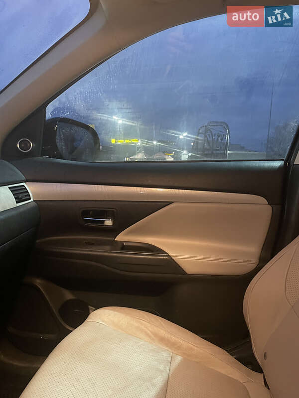 Внедорожник / Кроссовер Mitsubishi Outlander 2014 в Бориславе