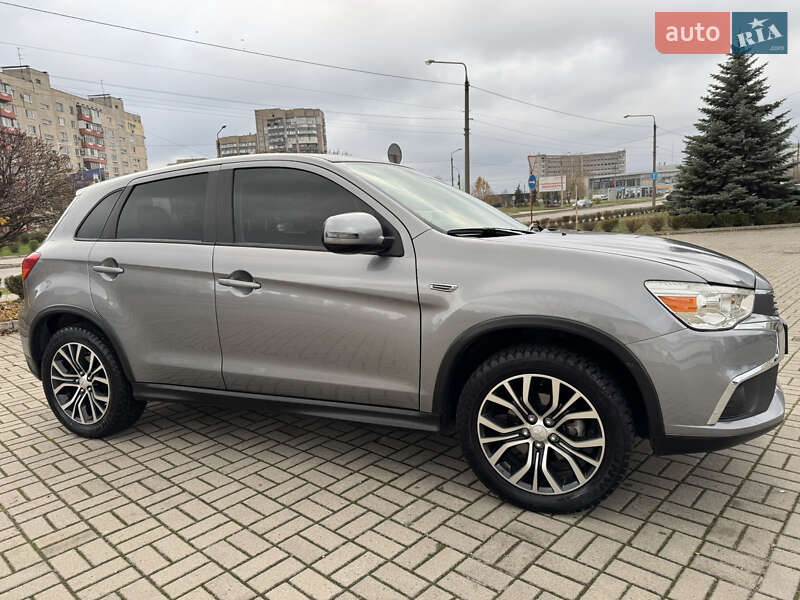 Внедорожник / Кроссовер Mitsubishi Outlander 2019 в Запорожье