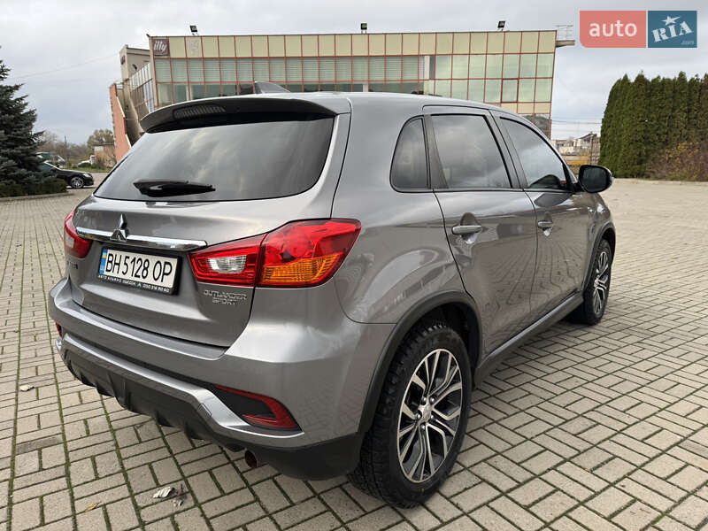 Внедорожник / Кроссовер Mitsubishi Outlander 2019 в Запорожье
