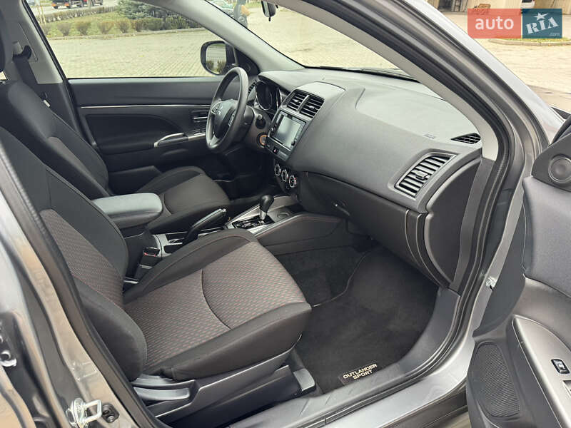 Внедорожник / Кроссовер Mitsubishi Outlander 2019 в Запорожье