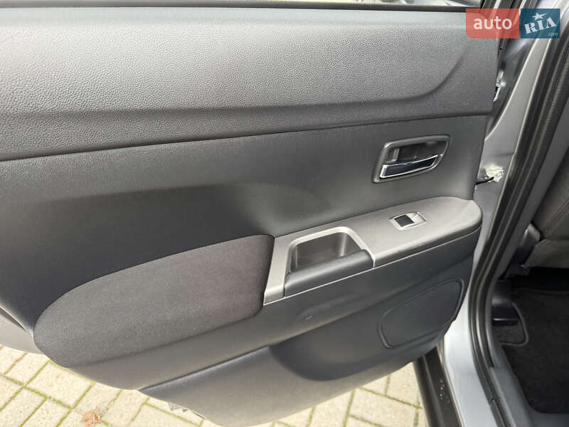 Внедорожник / Кроссовер Mitsubishi Outlander 2019 в Запорожье