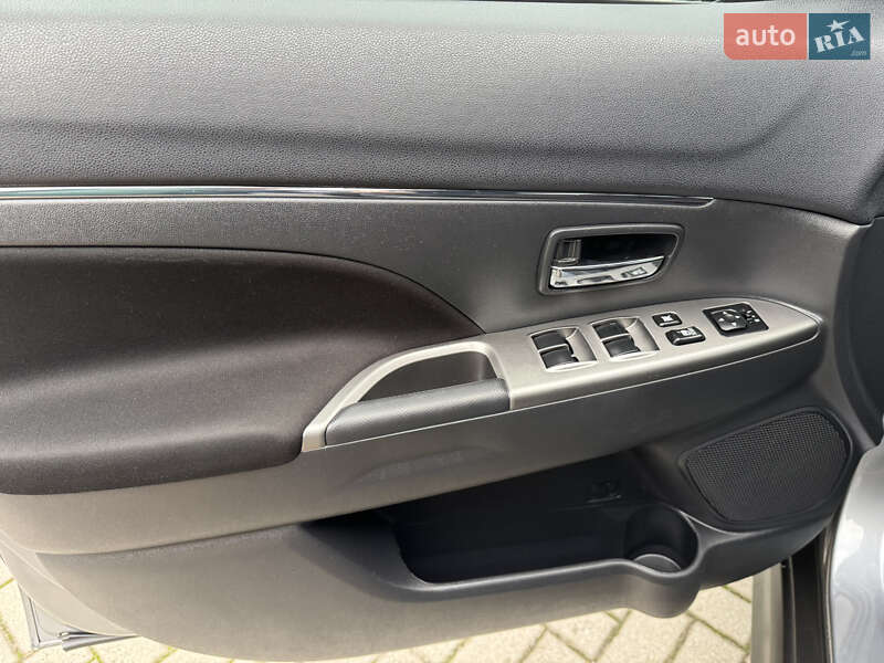 Внедорожник / Кроссовер Mitsubishi Outlander 2019 в Запорожье