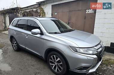 Внедорожник / Кроссовер Mitsubishi Outlander 2015 в Харькове