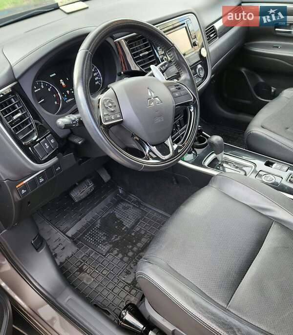 Внедорожник / Кроссовер Mitsubishi Outlander 2017 в Одессе