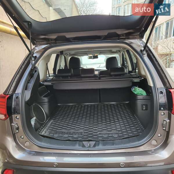 Внедорожник / Кроссовер Mitsubishi Outlander 2017 в Одессе