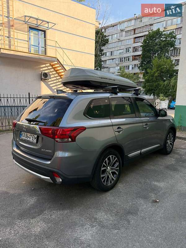 Позашляховик / Кросовер Mitsubishi Outlander 2018 в Києві