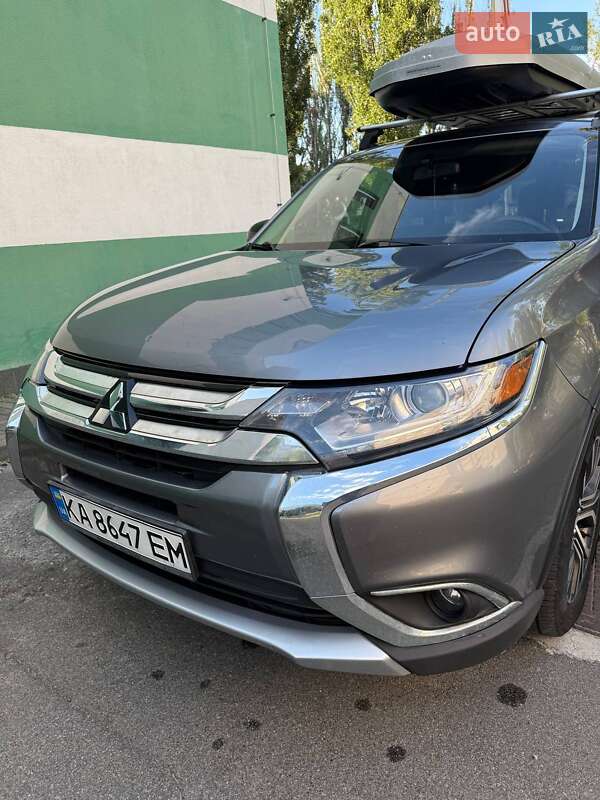 Позашляховик / Кросовер Mitsubishi Outlander 2018 в Києві