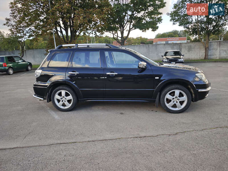 Внедорожник / Кроссовер Mitsubishi Outlander 2006 в Владимире фото 4 Внедорожник / Кроссовер Mitsubishi Outlander 2006 в Владимире