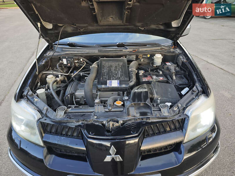 Внедорожник / Кроссовер Mitsubishi Outlander 2006 в Владимире фото 16 Внедорожник / Кроссовер Mitsubishi Outlander 2006 в Владимире