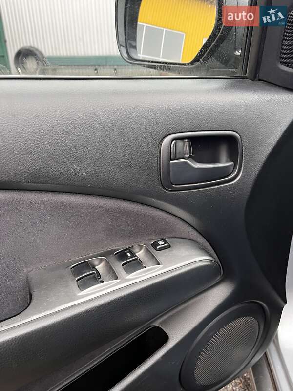 Внедорожник / Кроссовер Mitsubishi Outlander 2007 в Киеве фото 6 Внедорожник / Кроссовер Mitsubishi Outlander 2007 в Киеве