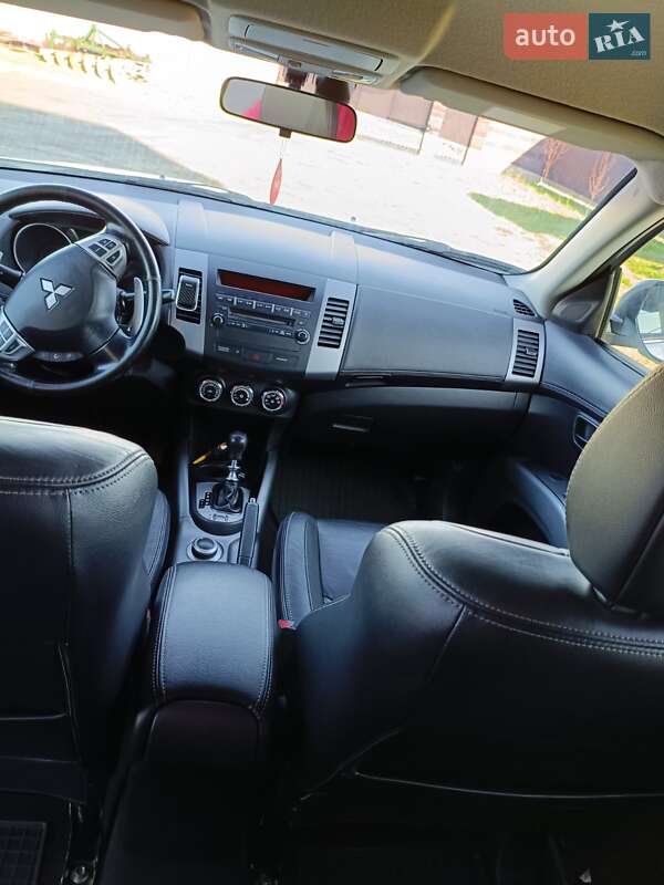 Позашляховик / Кросовер Mitsubishi Outlander 2011 в Шептицькому