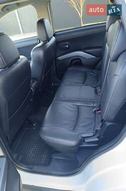 Внедорожник / Кроссовер Mitsubishi Outlander 2011 в Шептицькому